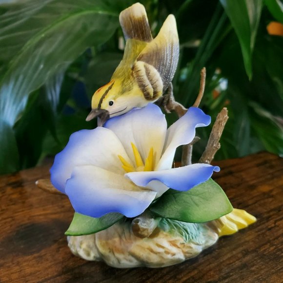 Sadek Bird on Flower Figurine - Picture 3 of 15